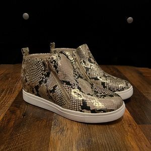 Time and Tru Wedge Snakeskin Booties Size 9.5